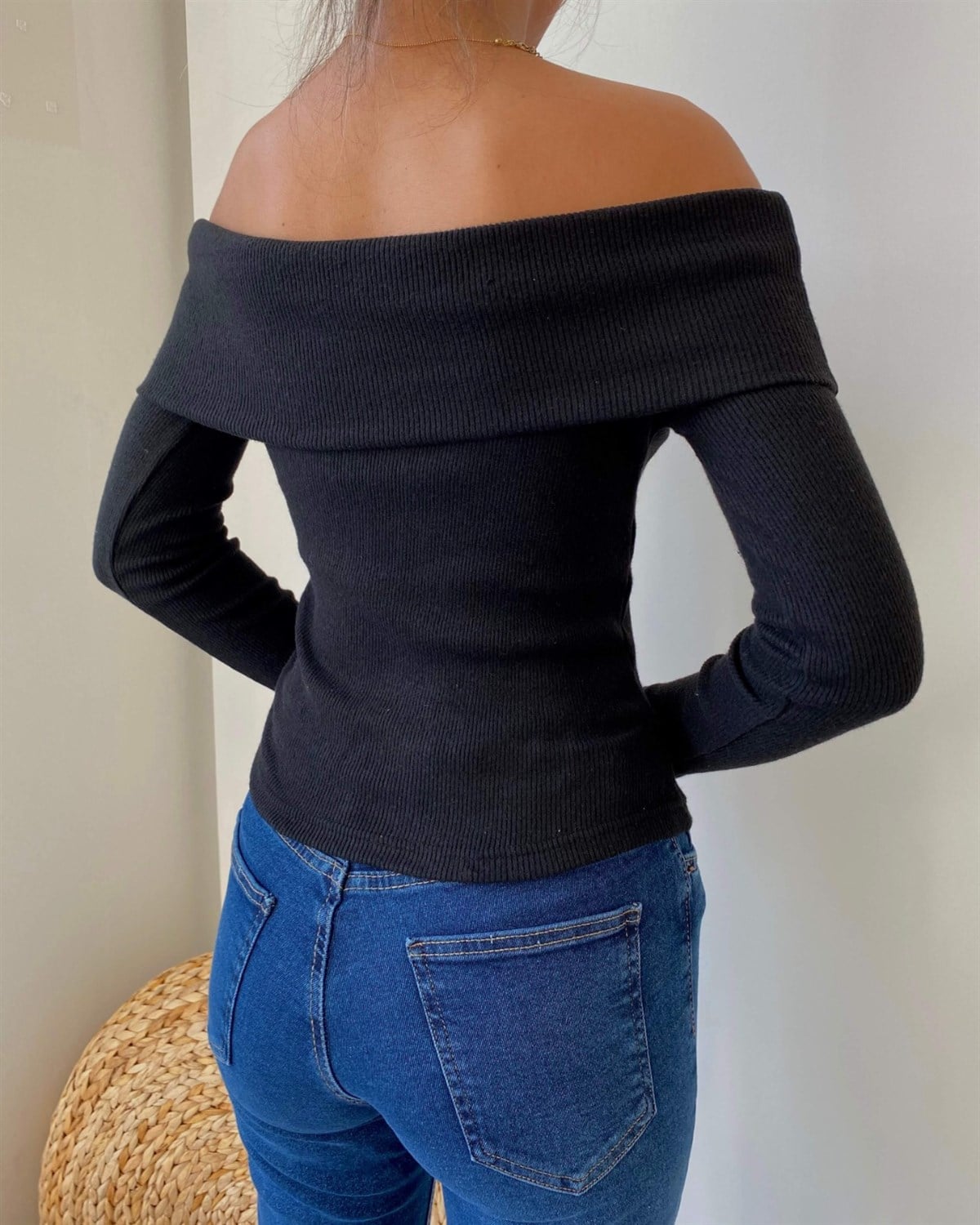Madonna Yaka Yumoş Crop Bluz - Siyah