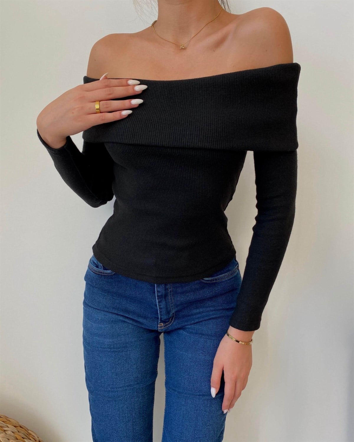 Madonna Yaka Yumoş Crop Bluz - Siyah