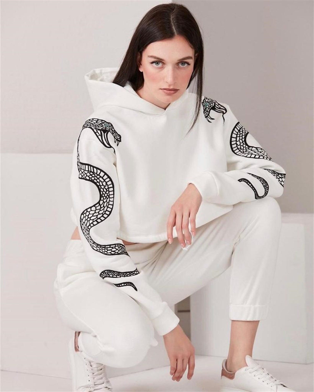 Nakış İşlemeli Sweatshirt