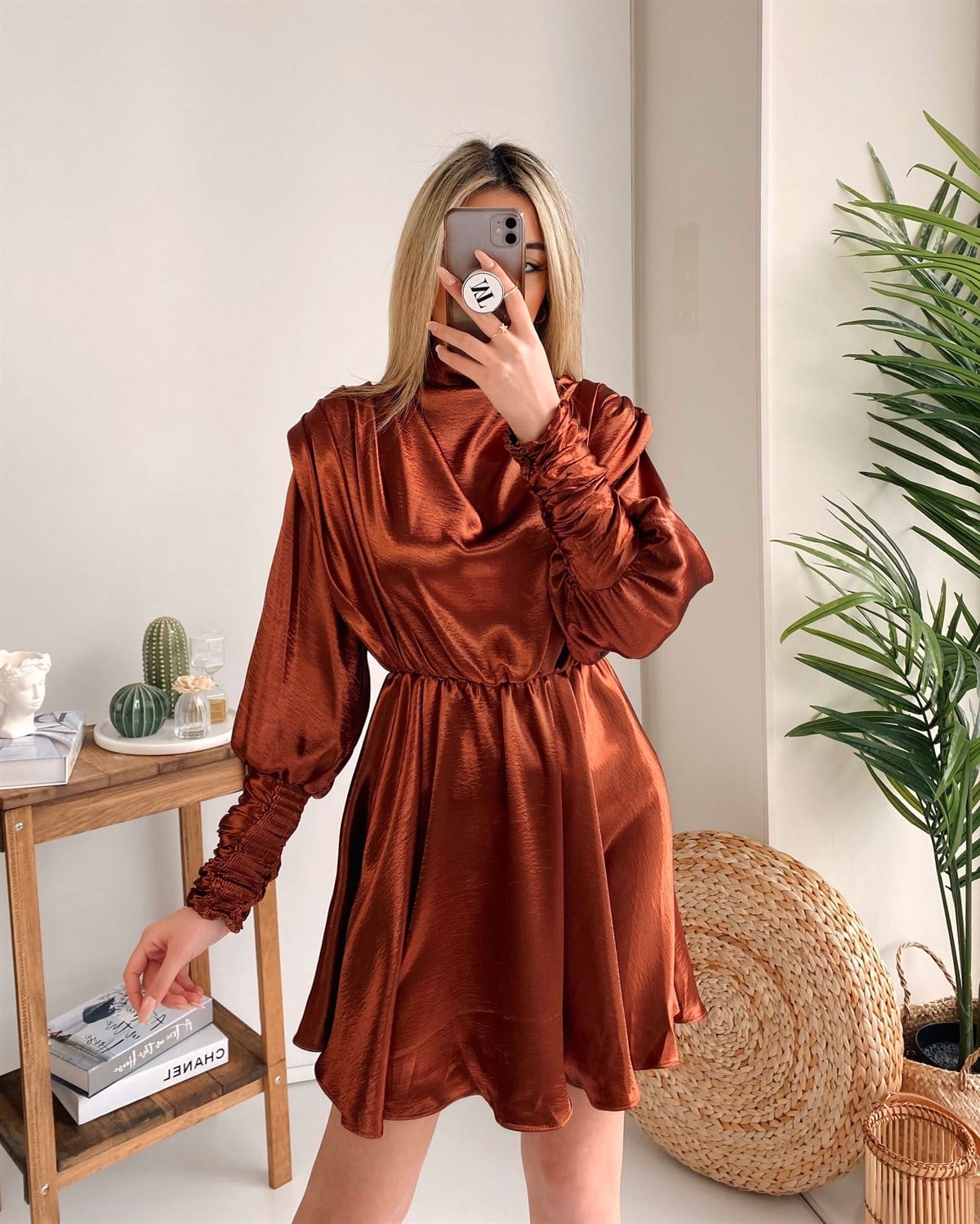 Omuz Vatkalı Saten Drape Elbise
