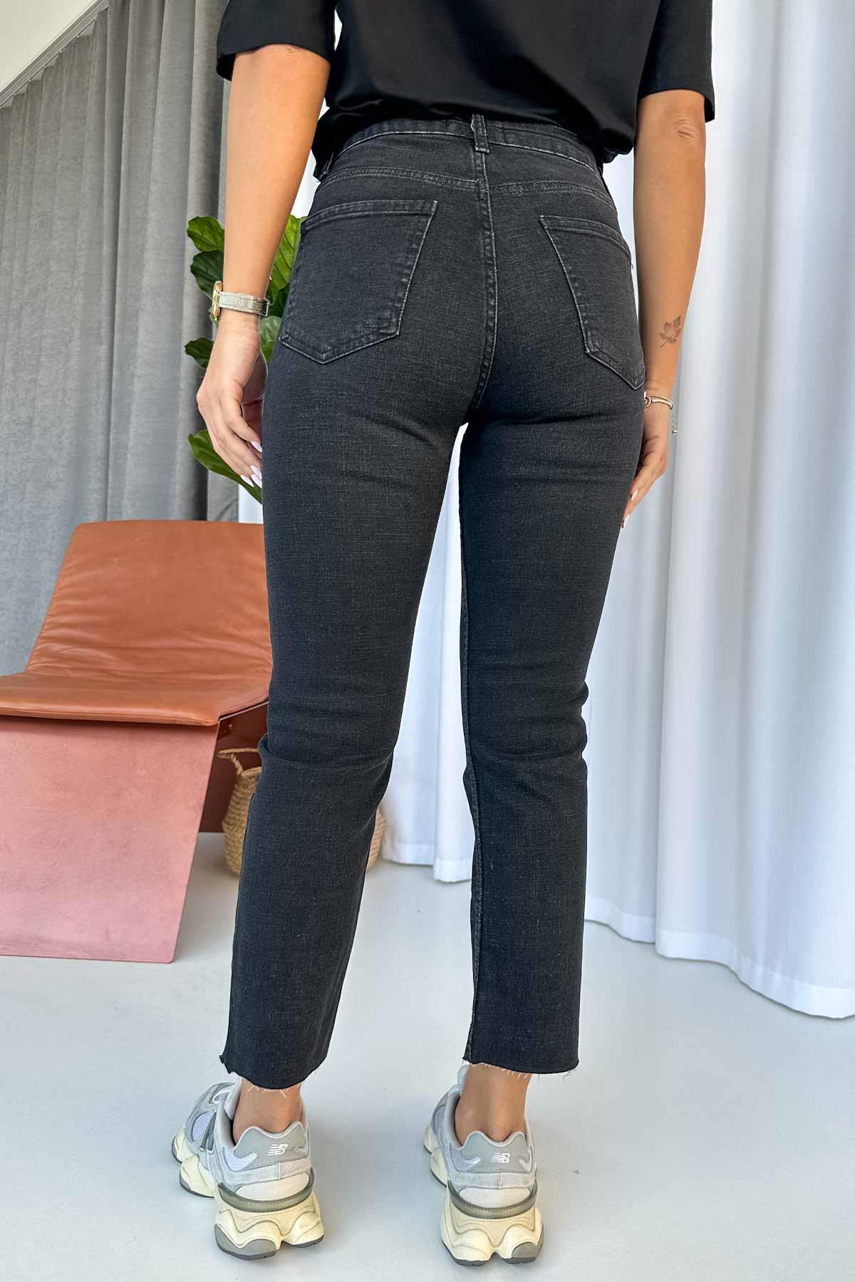 Paçası Kesik Detay Yüksek Bel Boyfit Jean - Siyah