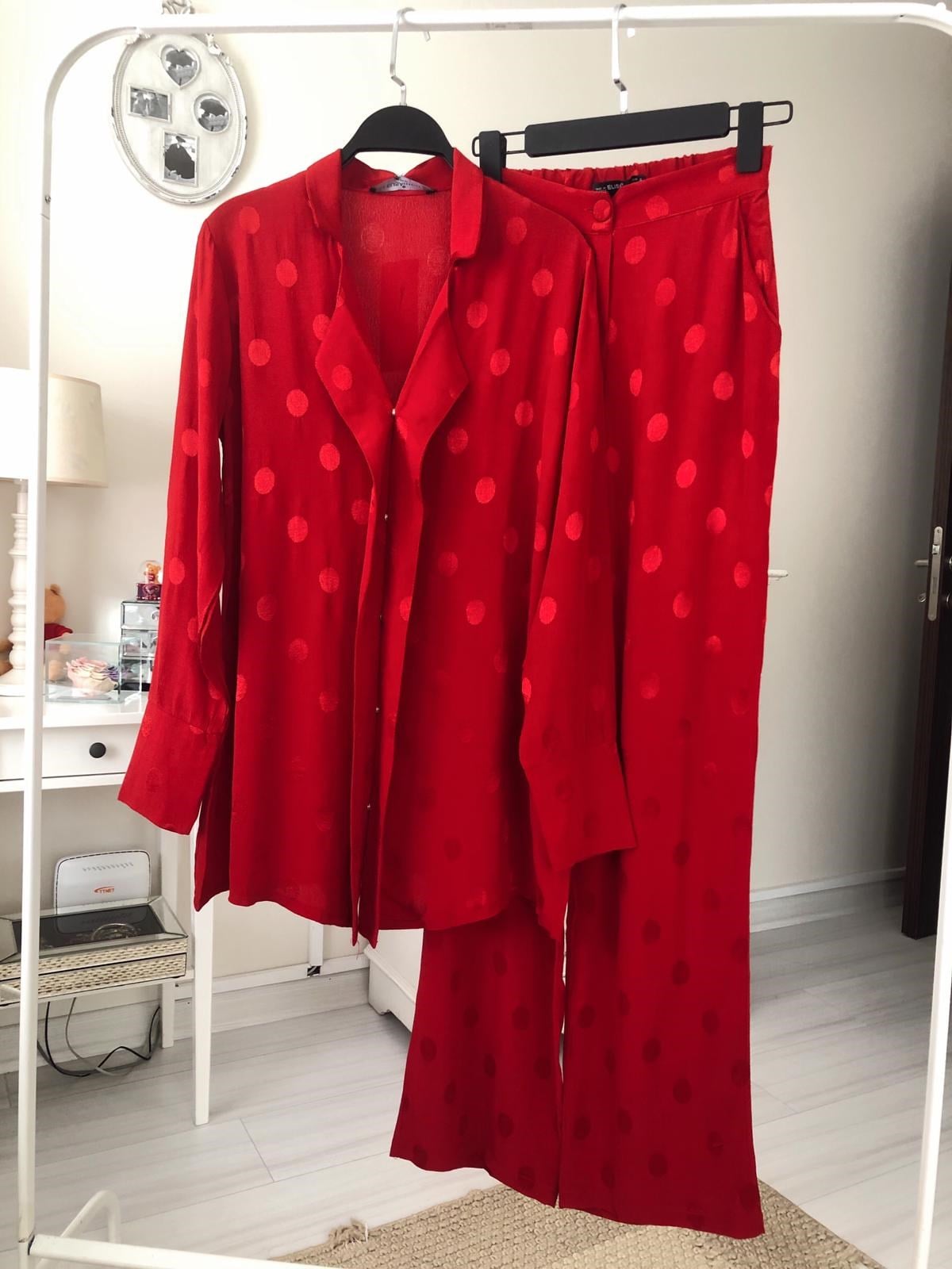 Puantiye Detay Kemerli Ceket Pantolon Takım