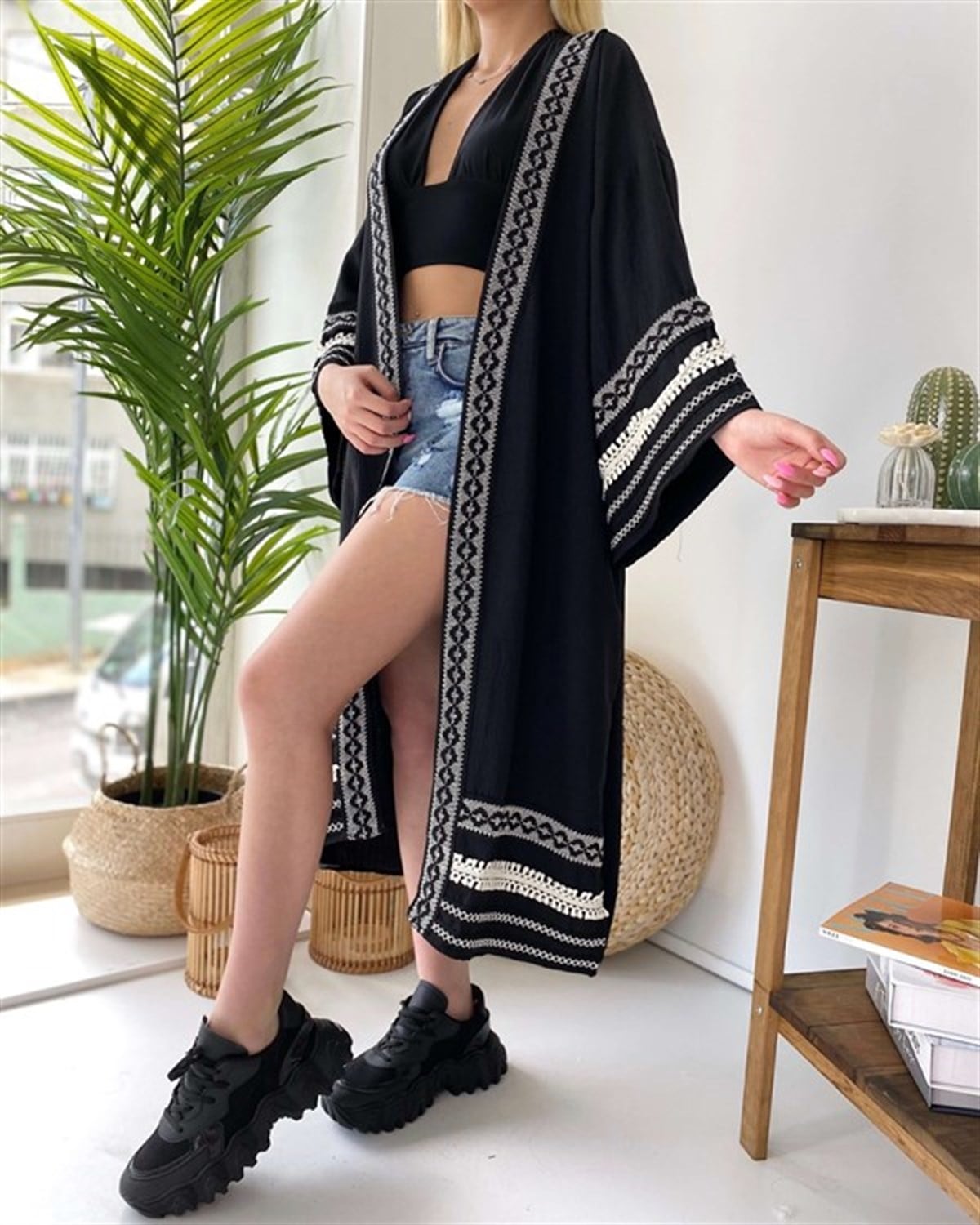 Sıra Dantelli Kimono - Siyah