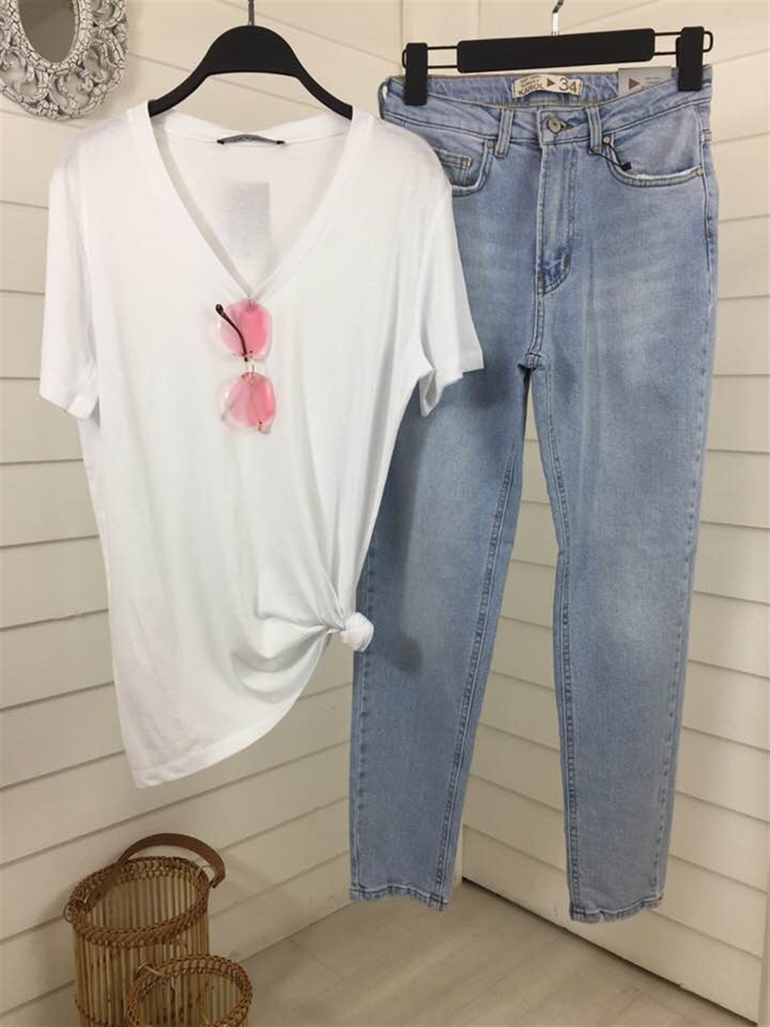 V Yaka Basic Tshirt