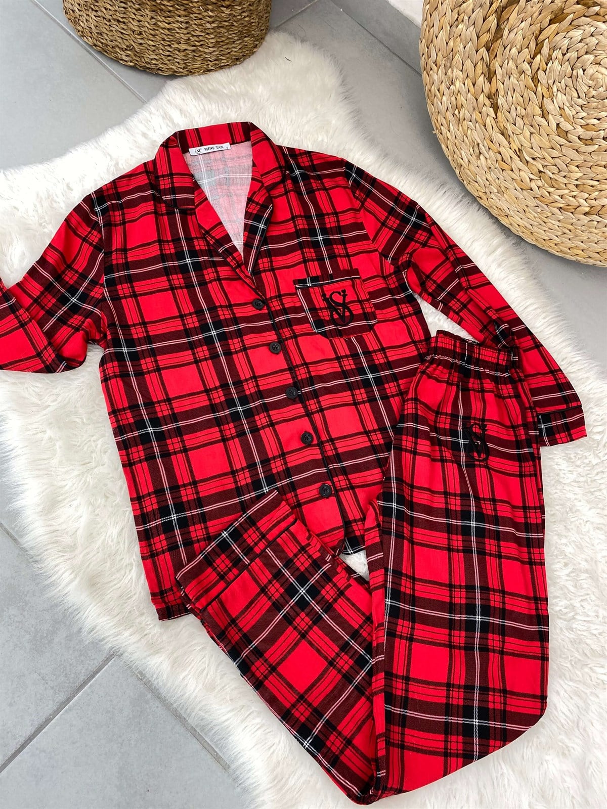 Vs Biyeli Kırmızı Kareli Pijama Takımı