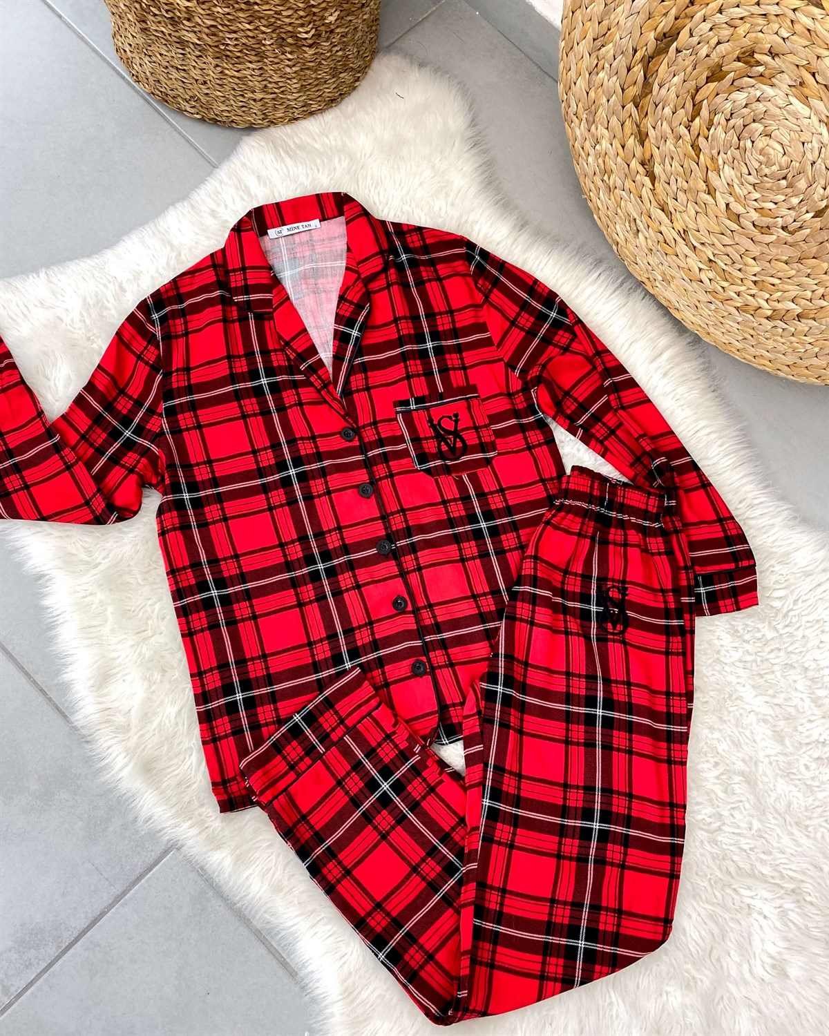 Vs Biyeli Kırmızı Kareli Pijama Takımı