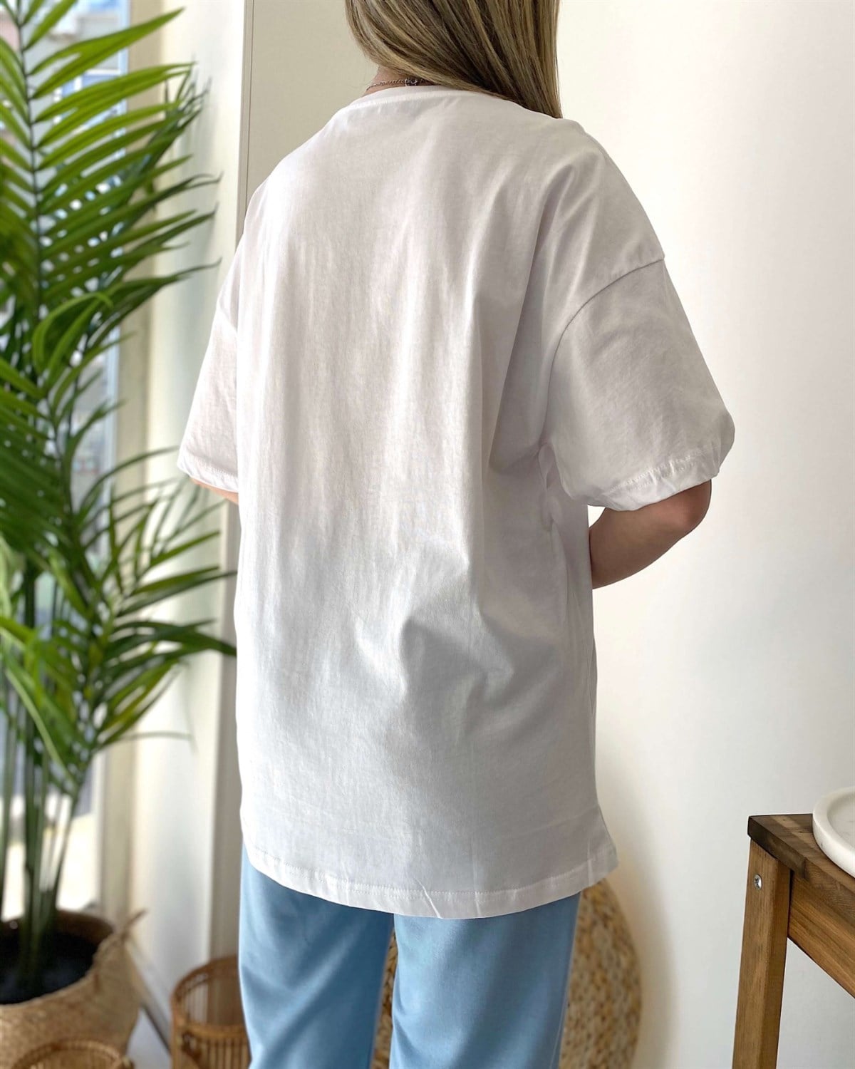 W işlemeli Kadın T-shirt