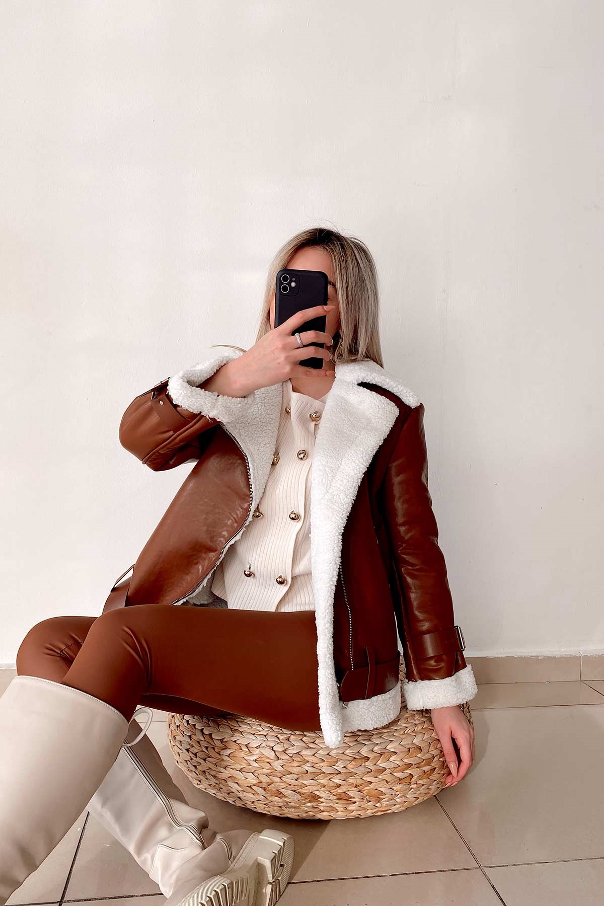 Yandan Fermuar Detaylı İçi Kürklü Deri Biker Model Kadın Kaban - Kahverengi