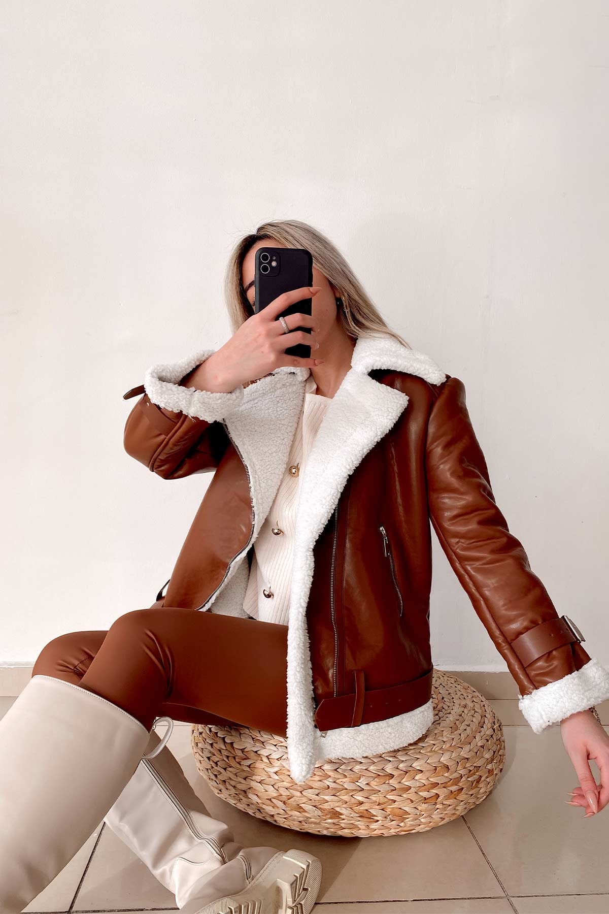 Yandan Fermuar Detaylı İçi Kürklü Deri Biker Model Kadın Kaban - Kahverengi