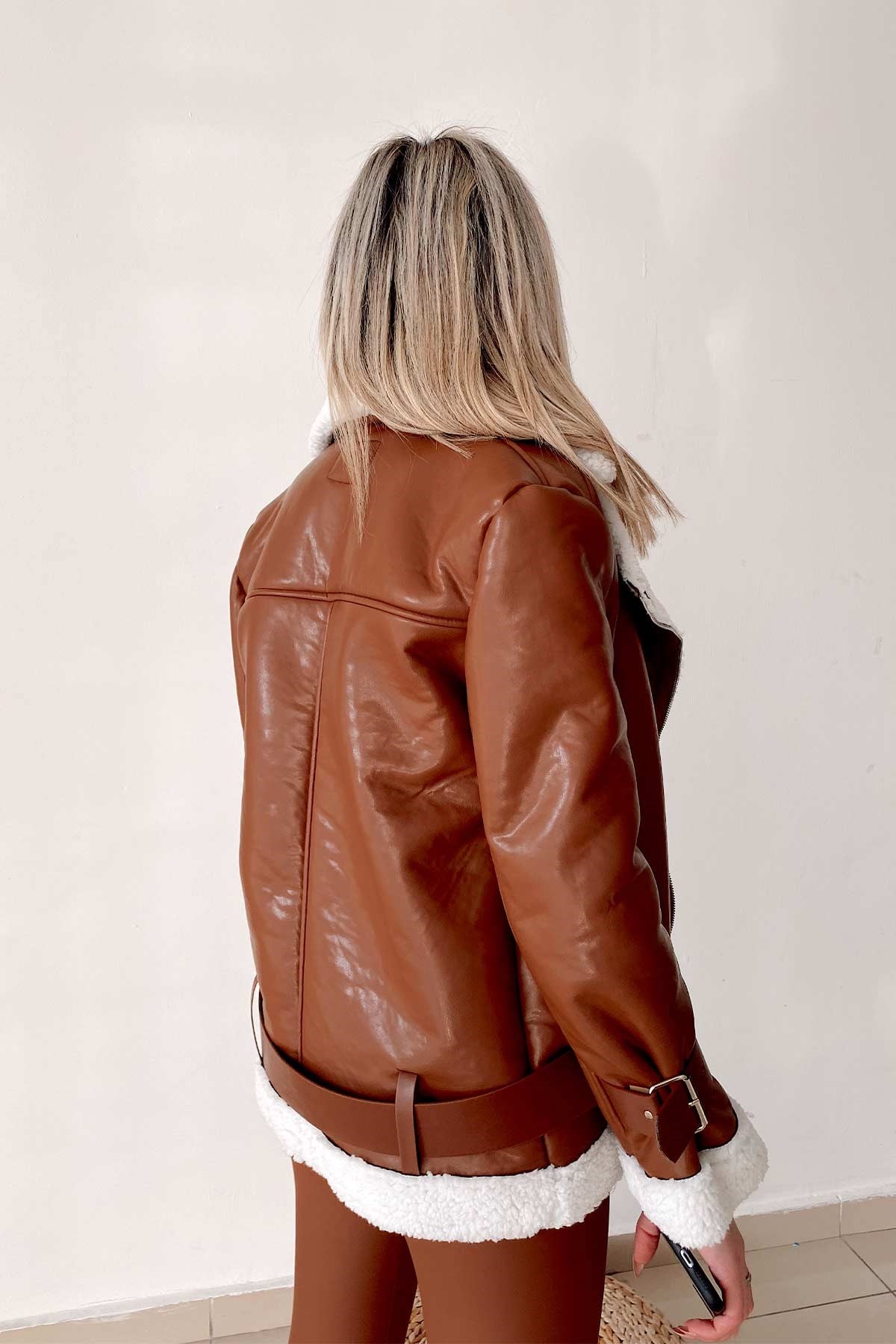 Yandan Fermuar Detaylı İçi Kürklü Deri Biker Model Kadın Kaban - Kahverengi