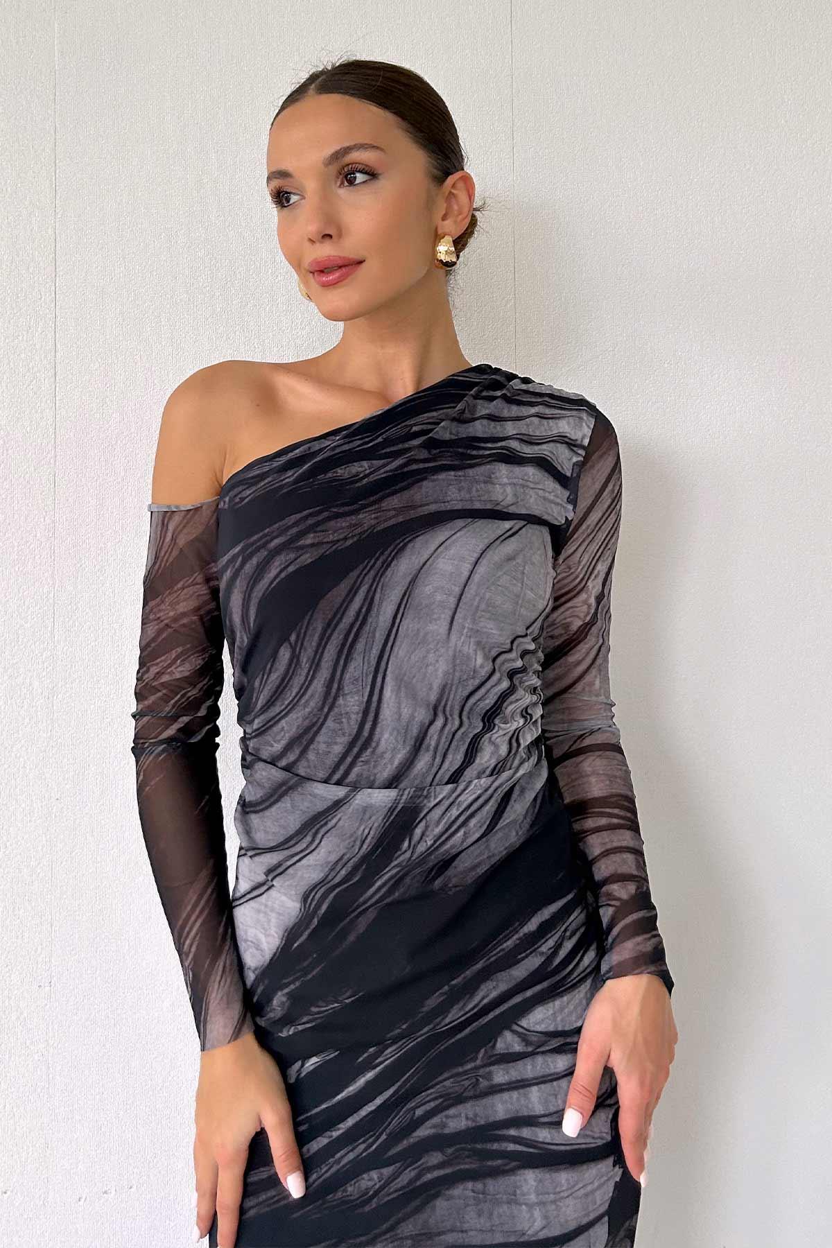 Yanları Büzgülü Batik Desen Tül Elbise - Siyah
