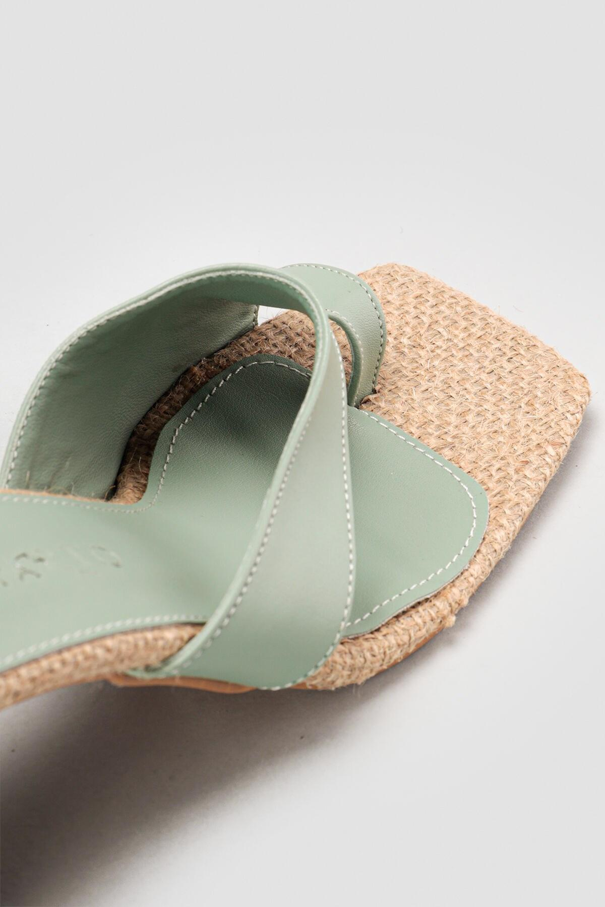 Claudette Yeşil Parmak Arası Terlik