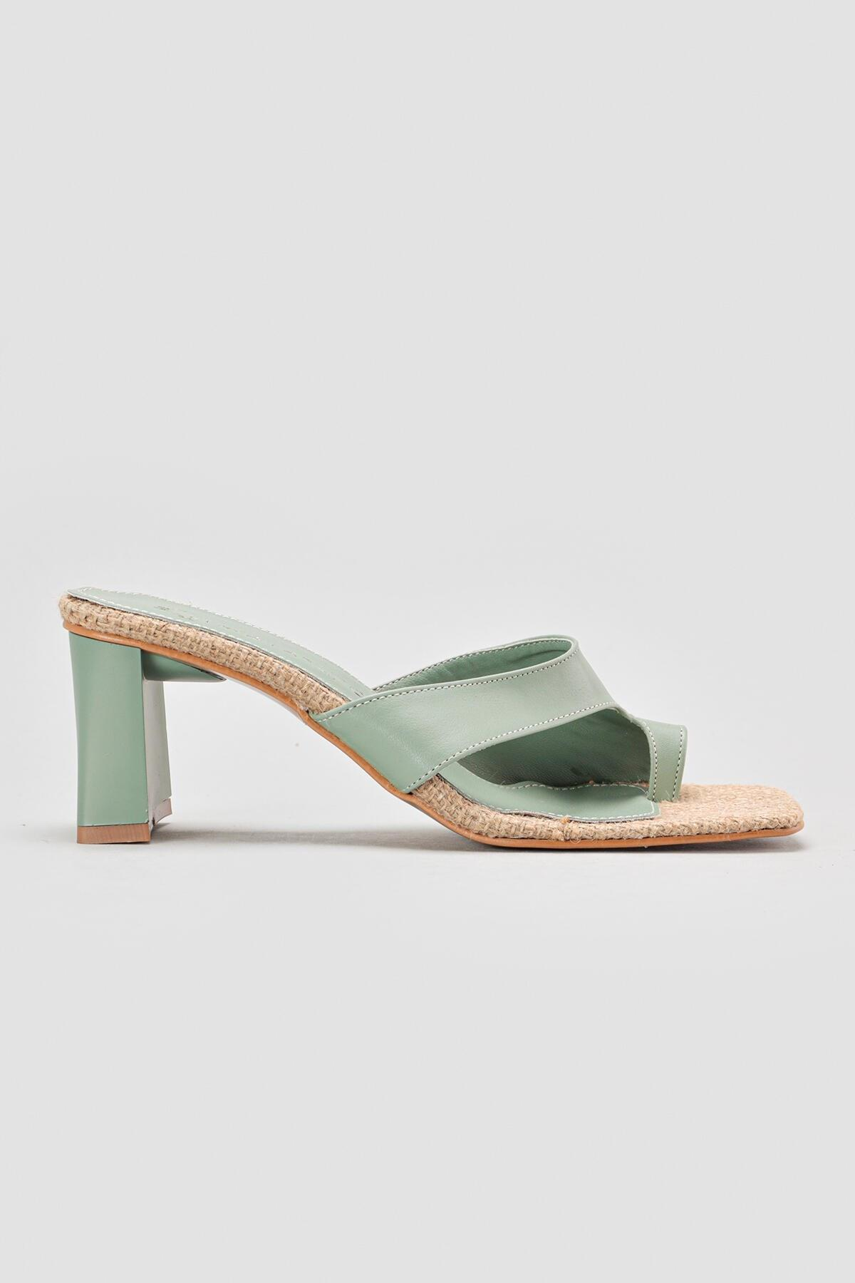 Claudette Yeşil Parmak Arası Terlik