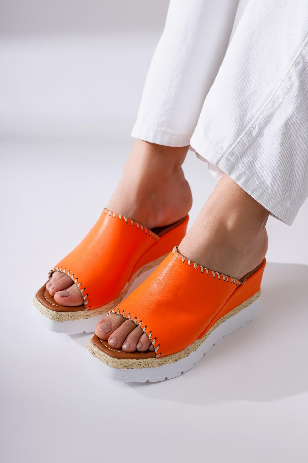 Freida Turuncu Dikiş Detaylı Platformlu Topuklu Terlik