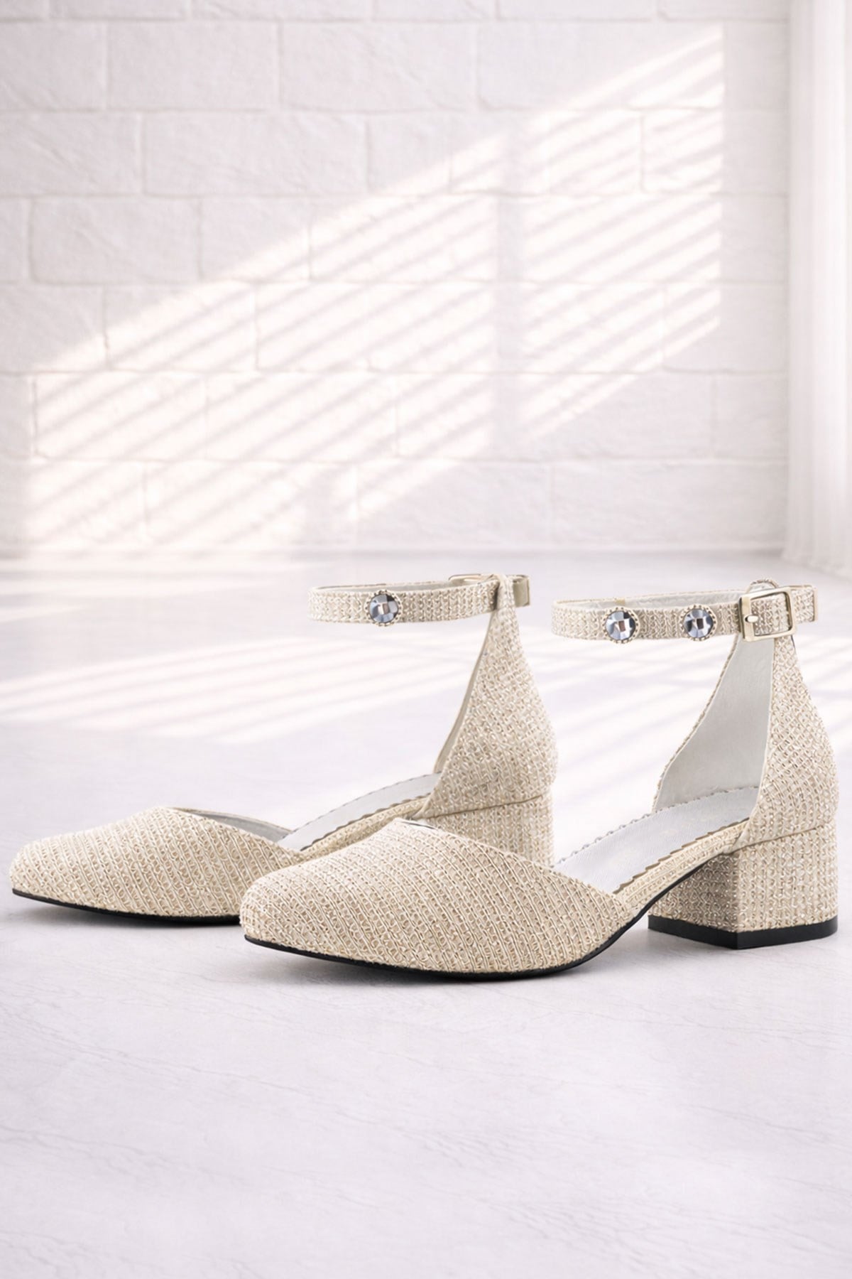 Merida Light Gold Silvery Thick Heels Stone Detailed Girls' Heels