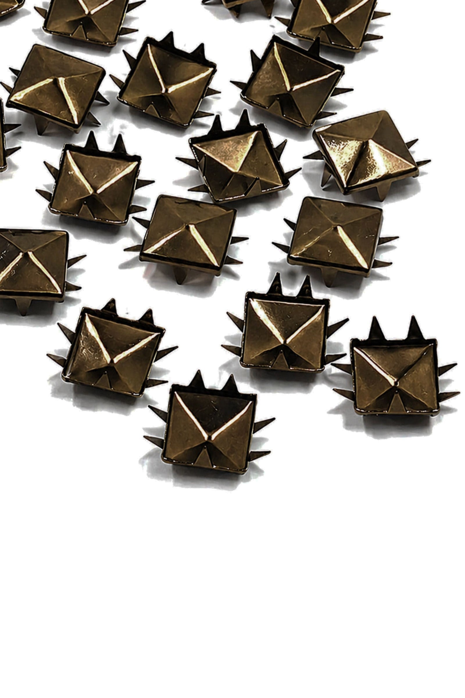 Süs Tırnaklı Antik Renk Çakma Kare Piramit 5 mm 20 Adet Metal Trok