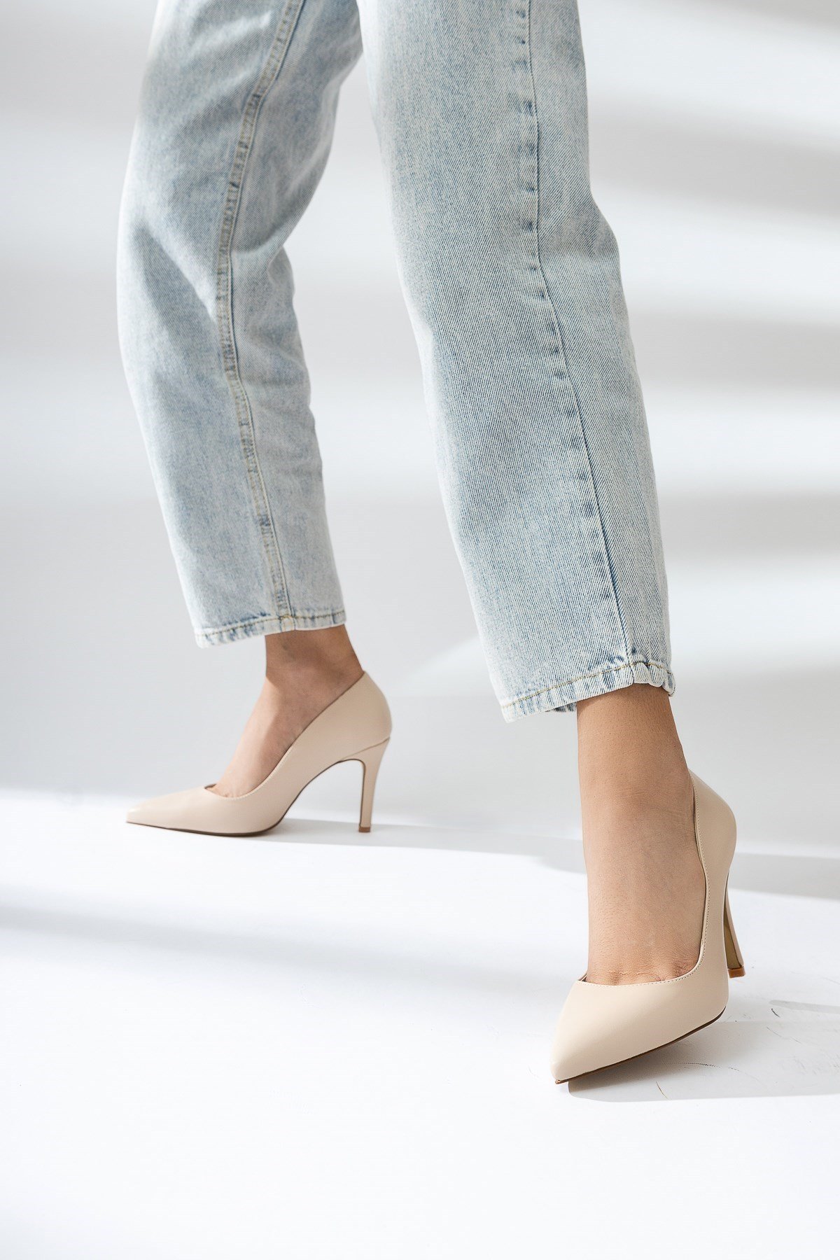 Jayne Bej Sivri Burunlu Topuklu Ayakkabı