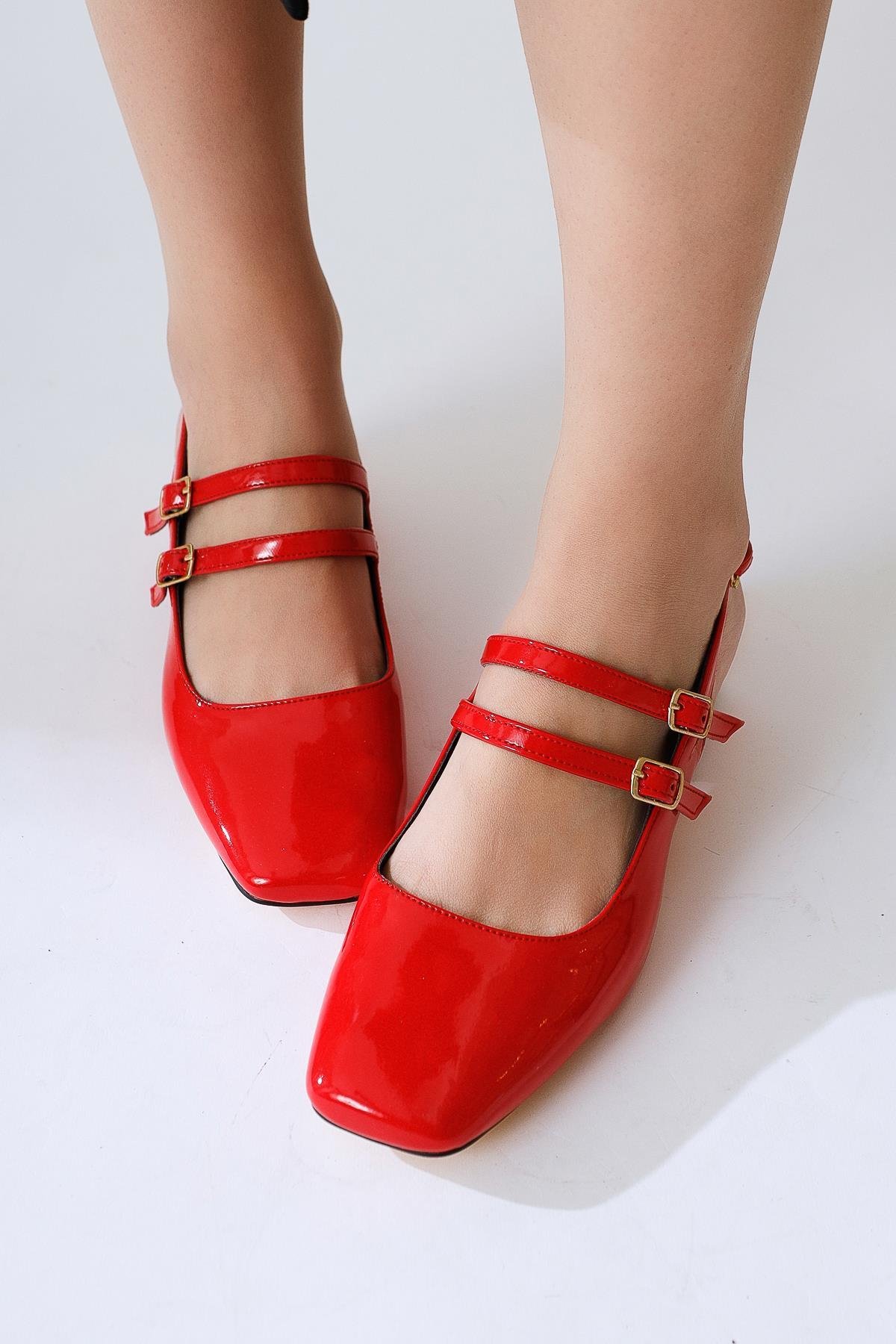 Lesia Kırmızı Ruga Çift Bantlı Kısa Topuklu Günlük Ayakkabı