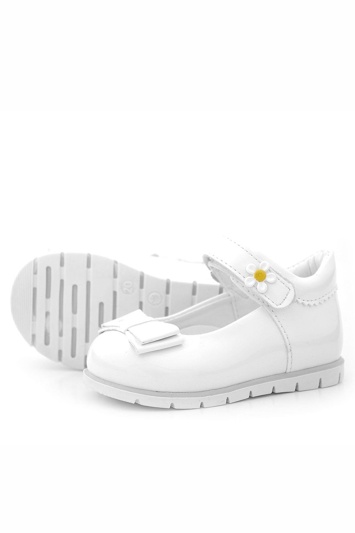 Rakerplus Beyaz Rugan Fiyonklu Papatya Detaylı Kız Bebek Babet Ayakkabı