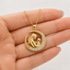 Gümüş Hilal İçinde Anne Bebek Figürlü Gold Kolye