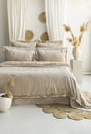 Şaheser Home Collection Fiorella Yatak Örtüsü Seti, Fırfır Detaylı %100 Pamuk Jakarlı Kumaş, El Nakışlı 6'lı Yatak Örtüsü