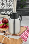 Yaren StyleYüksek Performanslı 2 Litre Çift Kat Paslanmaz Çelik Termos yarenstyle.com'da! 12 Saat sıcak, 24 Saat soğuk içecek keyfi için ideal. Kamp, piknik, ofis ve outdoor aktiviteler için mükemmel bir seçim!2 Litre Çift Kat Paslanmaz Çelik Termos – 12 Saat Sıcak, 24 Saat Soğuk | Kamp Piknik Ofis Outdoor