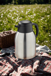 Yaren StyleYüksek Performanslı 2 Litre Çift Kat Paslanmaz Çelik Termos yarenstyle.com'da! 12 Saat sıcak, 24 Saat soğuk içecek keyfi için ideal. Kamp, piknik, ofis ve outdoor aktiviteler için mükemmel bir seçim!2 Litre Çift Kat Paslanmaz Çelik Termos – 12 Saat Sıcak, 24 Saat Soğuk | Kamp Piknik Ofis Outdoor