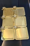Yaren Style6'lı Lüx Taşlı Papatya Çiçek Aksesuarlı Gold Renk Sunum Tepsisi | Dekoratif Söz, Kahve, Çay, Tepsisi6'lı Lüx Taşlı Papatya Çiçek Aksesuarlı Gold Renk Sunum Tepsisi | Dekoratif Söz, Kahve, Çay, Tepsisi