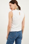 HN3892Beli Büzgülü Yaka ve Kolları Süs Dikişli T-shirt