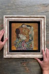 Oscar Stone Decor Çerçeveli Tablo Taş Duvar Dekoru 30 X 30 Cm Gustav Klimt Aile Tablosu