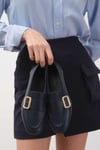 Mio Gusto'nun şık ve konforlu Hakiki Deri Siyah Renk Loafer'ı ile tarzınızı tamamlayın. Küt burunlu ve hakiki deriden üretilmiş bu loaferlar, hem şıklık hem de rahatlık arayanlar için ideal. Hemen miogusto.com.tr'den inceleyin!