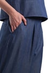 Mio Gusto'da şık ve trend Denim Görünümlü Kolsuz Bluz ve Palazzo Pantolon Takımı! Tarzınızı yansıtan kombinler için hemen ziyaret edin.