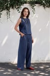 Mio Gusto'da şık ve trend Denim Görünümlü Kolsuz Bluz ve Palazzo Pantolon Takımı! Tarzınızı yansıtan kombinler için hemen ziyaret edin.