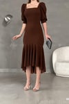 Kahverengi Krep Kumaş Kare Yaka Balon Kol Balık Model Midi Boy Elbise 