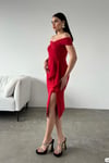 Kırmızı Scuba Kumaş Madonna Yaka Volanlı Yırtmaç Detaylı Elbise