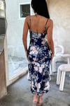 Mavi Dijital Baskılı Jessica Kumaş Gizli Fermuarlı Bel Ve Yırtmaç Dekolteli Midi Boy Elbise