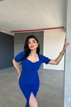 Saks Mavisi Önden Yırtmaçlı Düğme Detay Kısa Kollu Krep Elbise