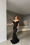 Siyah Madonna Yaka Taş Detay Maksi Boy Scuba Kumaş Balık Abiye Elbise