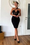 Siyah Sandy Ve Tül Kumaş Boyundan Bağlamalı Göğüs Ve Gül Detay Midi Boy Elbise