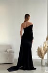 Siyah Tek Kol Maxi Boy Kuyruklu Kadife Kumaş Abiye Elbise
