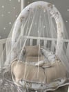 Jaju Baby Kahve Pike Kumaş Kombineli  Ponponlu Babynest ve Yorgan Oyuncak Aparat ve Tül Set