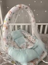Jaju Baby Mavi Wafle Pike Kumaş Ceylan Tasarım Ponponlu Babynest ve Yorgan Oyuncak Aparat ve Tül Set