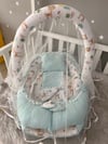 Jaju Baby Mavi Wafle Pike Kumaş Ceylan Tasarım Ponponlu Babynest ve Yorgan Oyuncak Aparat ve Tül Set
