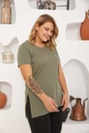 Yuvarlak Yaka Yırtmaçlı Basıc T-Shirt-YEŞİL