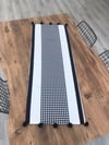 E607A SİYAH BEYAZ ZEMİN KISA KENARLARI PONPONLU RUNNER