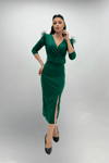 Krep Kumaş Omuzları Tüylü Yırtmaç Detaylı Abiye Elbise - ZÜMRÜT YEŞİL