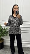 Karyoka Dikişli Zebra Desen Siyah Takım