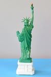 Amerika Birleşik DevletleriDünyadan HediyelerDNY-HD100293Keskin Hediyelik Eşya Ve TekstilABD New York Özgürlük Heykeli Reçine 26 cm