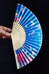 JaponyaDünyadan HediyelerDNY-HD100722Keskin Hediyelik Eşya Ve TekstilJapon Bambu Kumaş Yelpaze Çanta Boy Stant Hediyeli No.40