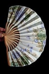 JaponyaDünyadan HediyelerDNY-HD100808Keskin Hediyelik Eşya Ve TekstilJapon Bambu Kumaş Yelpaze Çanta Boy Stant Hediyeli No.126